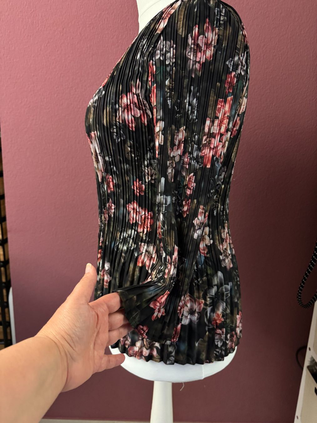 Camicette: Kriss Bluse schwarz-blumig Gr. XL – Nuovo (secondo la descrizione) da Muttenz venduto da einfach-schoen 1