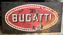 Plaque Bugatti peinte à la main – pièce unique d’époque