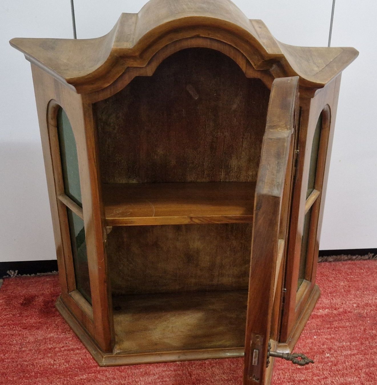 Vetrine: Antiker Hängeschrank, Vitrine, Nussbaum-Holz – Usato da Oberrohrdorf venduto da Friedob 2