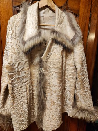 Magnifique manteau RIZAL fourrure véritable, comme neuf!