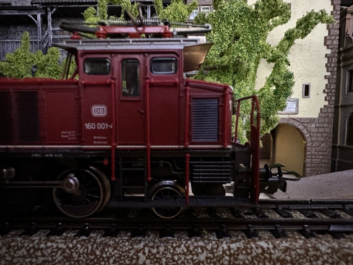 Märklin Modelleisenbahnen: Märklin 3157 DB BR 160 – Gebraucht aus Lupsingen von New-Haven 1
