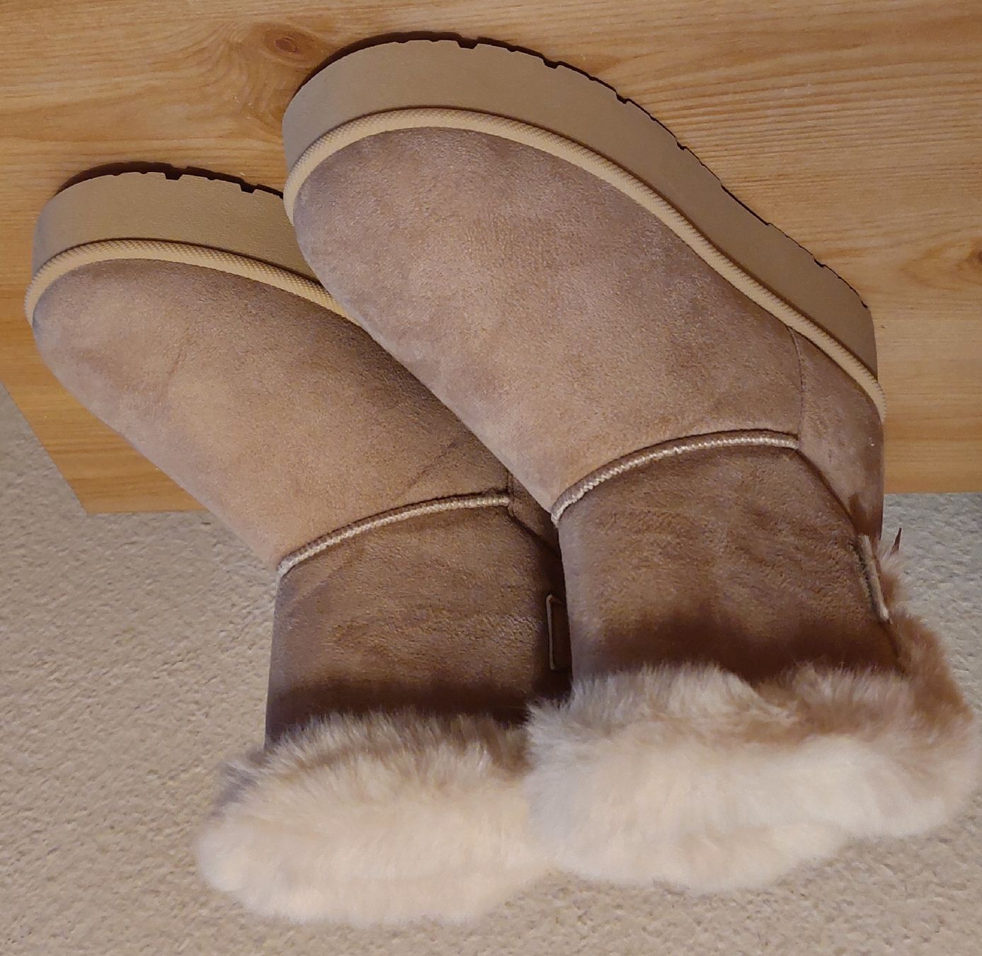 Scarpe da donna: Neue Stiefel beige, Gr. 37.5 – Nuovo (secondo la descrizione) da Oberwil BL venduto da Hunajakakku 6