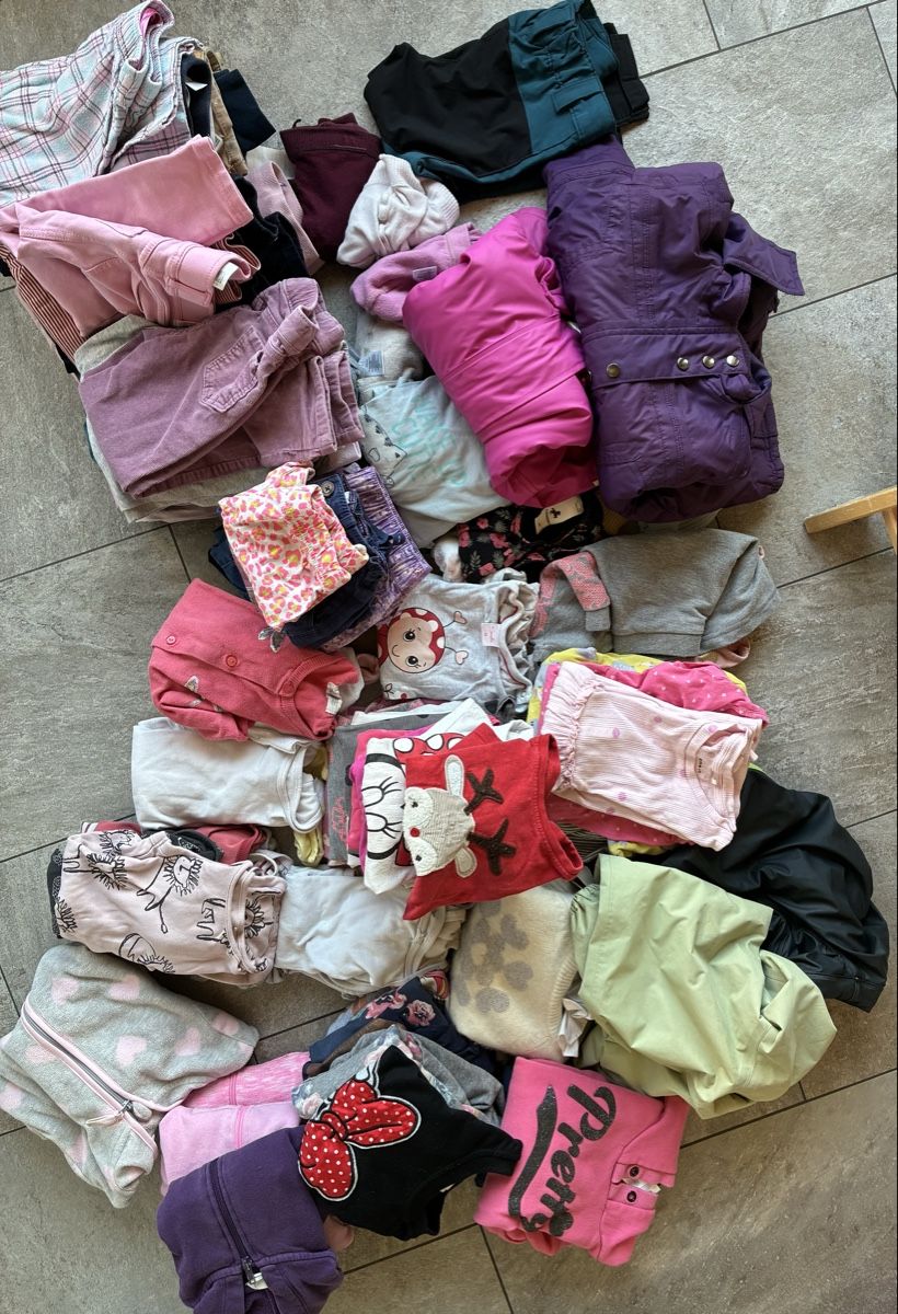Kleiderpakete & -sets: Grosses Alljahres-Mädchenpaket Gr. 98 – Gebraucht aus Ruschein von CalmAir