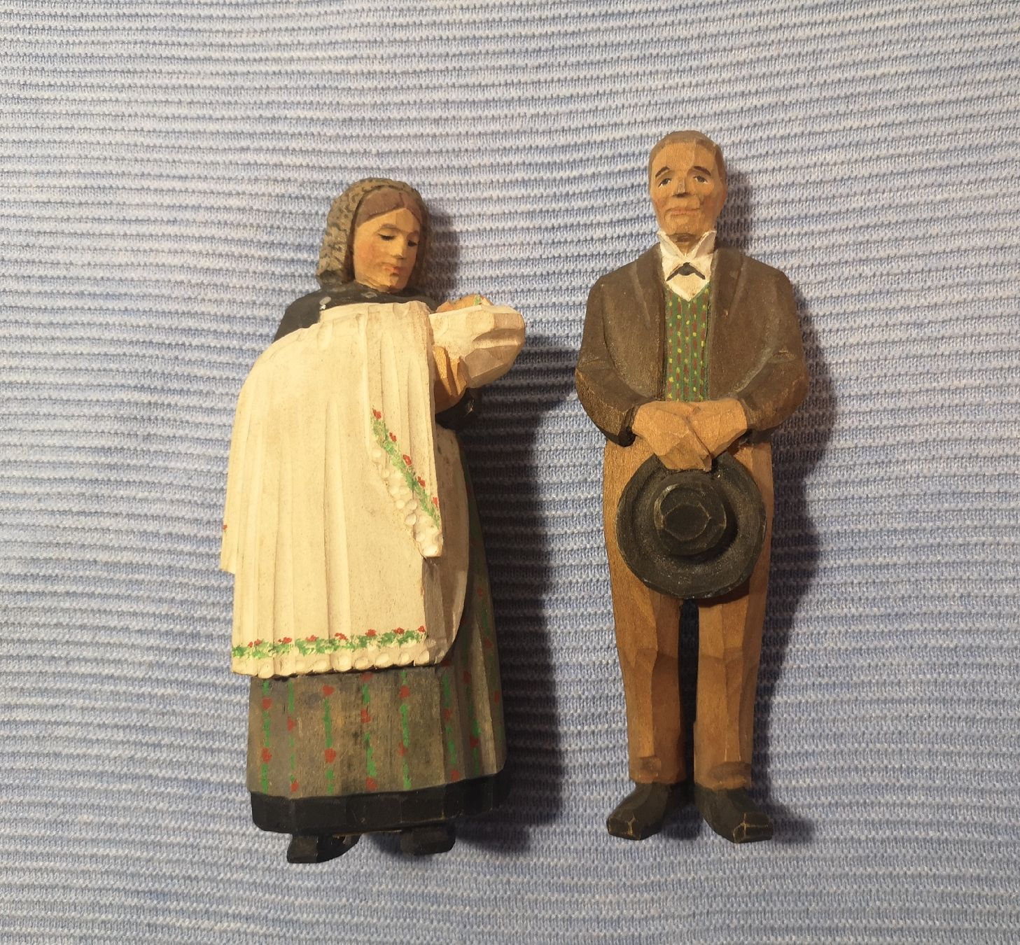 Figurines: BRIENZER SCHNITZEREI TAUFFIGUREN – D'occasion à MUEHLEBERG par Cocolinette