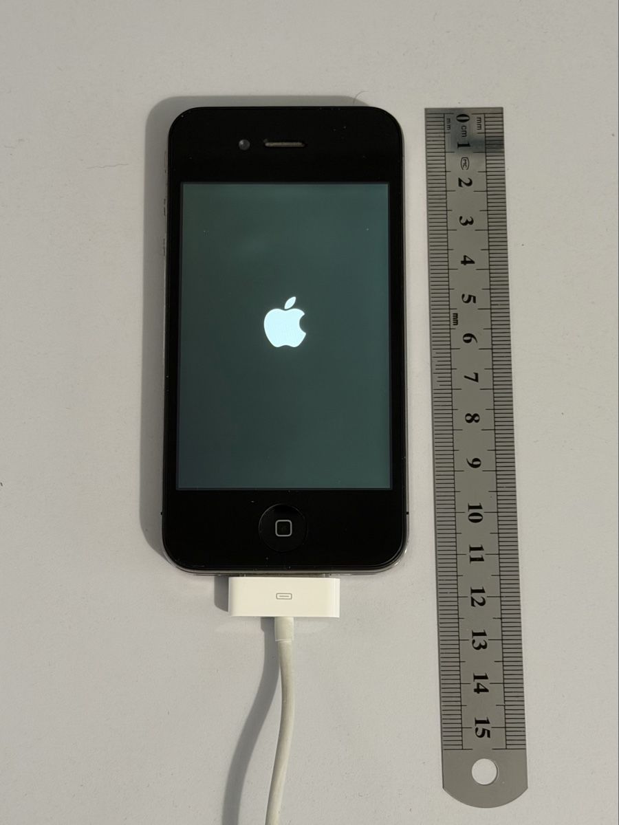 Apple Telefoni cellulari / Smartphones: iPhone 4 schwarz guter Zustand – Usato da Liestal venduto da ElektraG 2