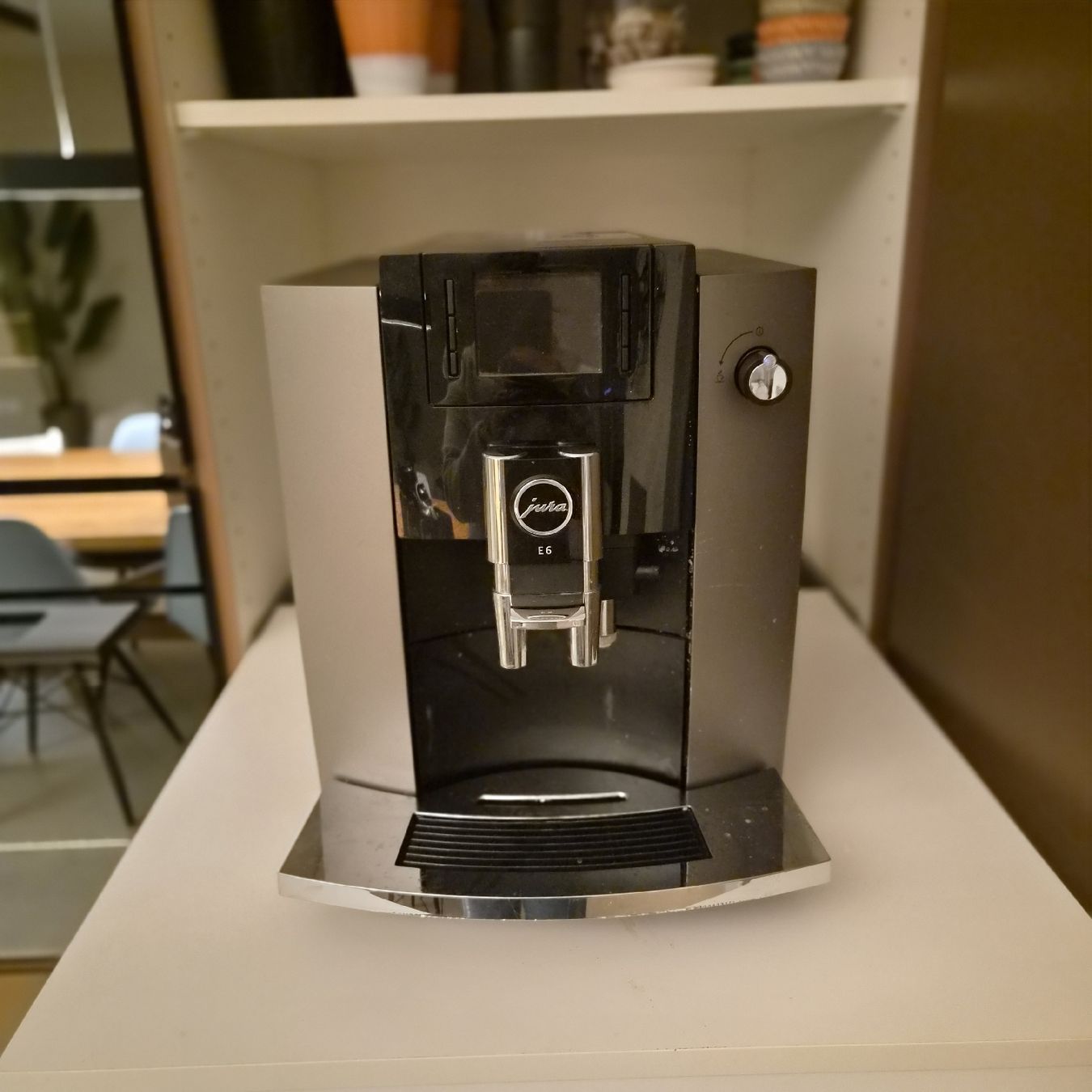 Jura Macchine per caffè & Macchine per espresso: Jura Kaffeevollautomat Model E6 – Usato da Sarmenstorf venduto da Turischt