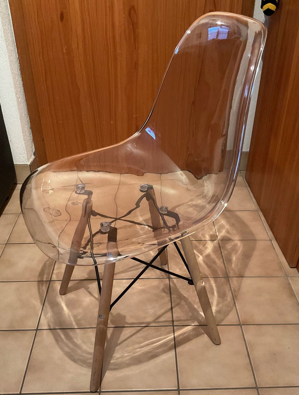 Sedie: Chaise transparente design plexiglas, pieds bois – Usato da Icogne venduto da cen_h97r