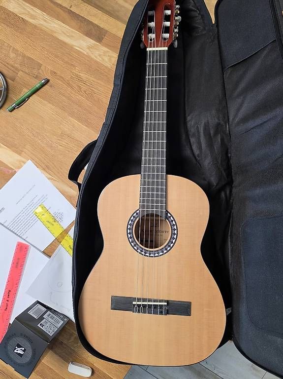 Strumenti musicali: Guitare droitier 1/2  – Usato da St. Silvester venduto da ValentinD