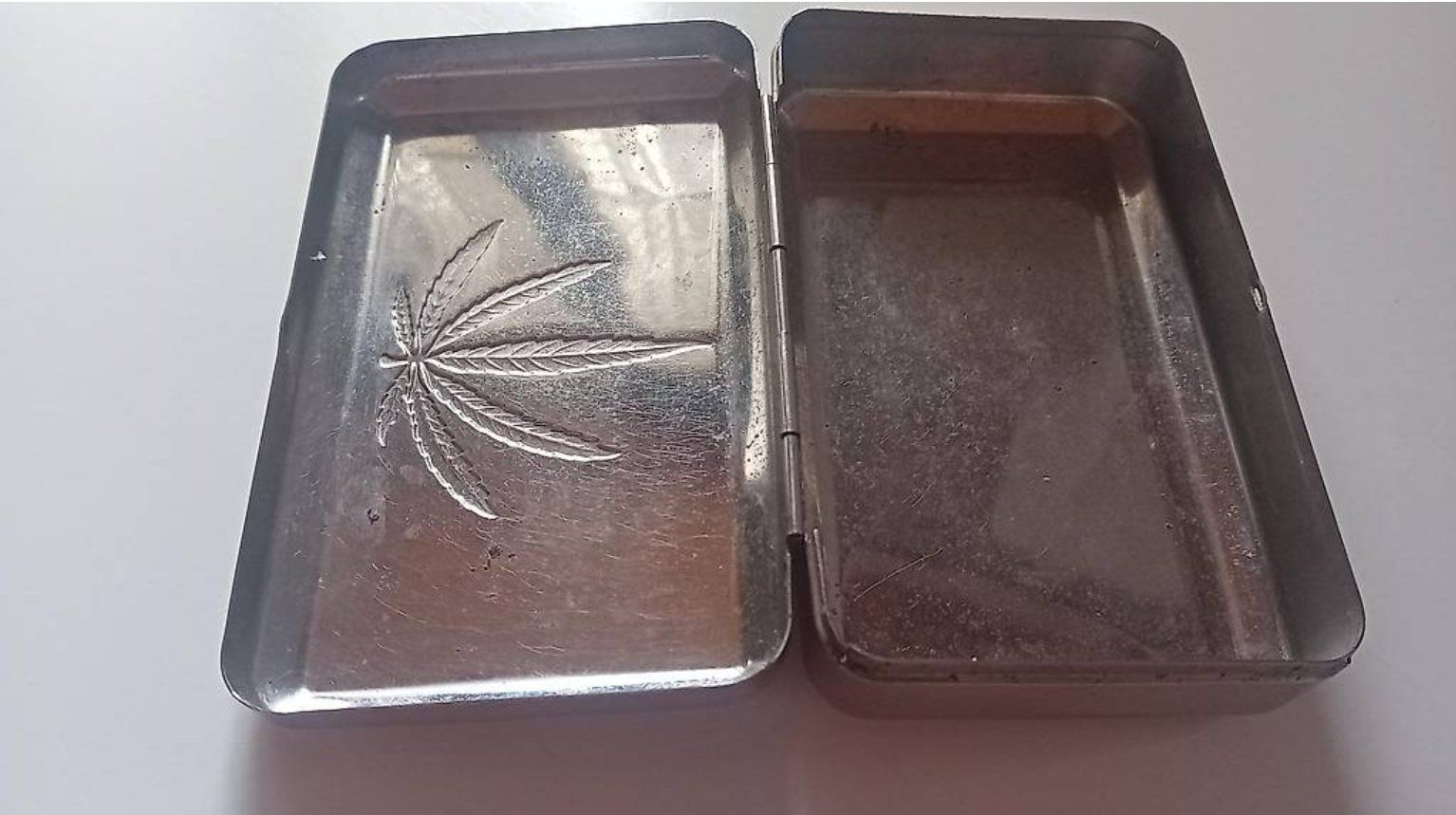 Contenitori & Simili: Metalldose Dose Metall Hanfblatt – Usato da Salez venduto da Robe12 4