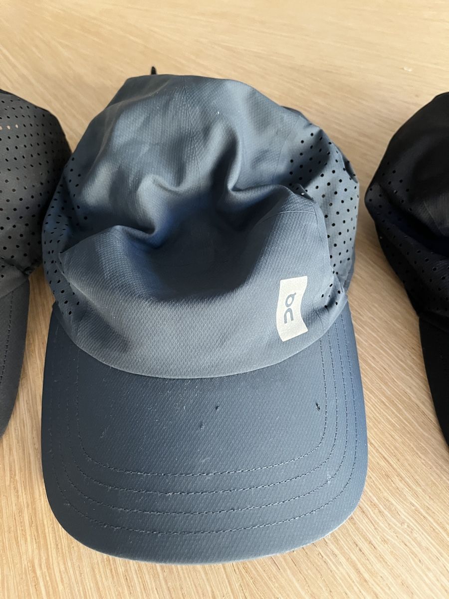 Chapeaux, bonnets & casquettes: 3 On Running Caps Set schwarz blau gebraucht – D'occasion à Zürich par Pestopasta 2