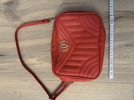 Süsse rote Handtasche