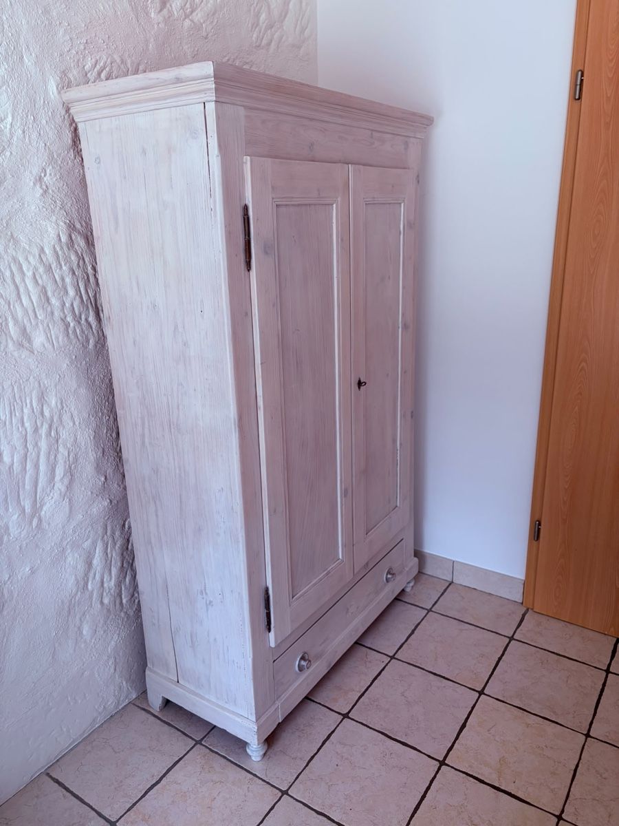 Schränke: Petit armoire en bois  – Gebraucht aus Corcelles-Payerne von tonin07 2