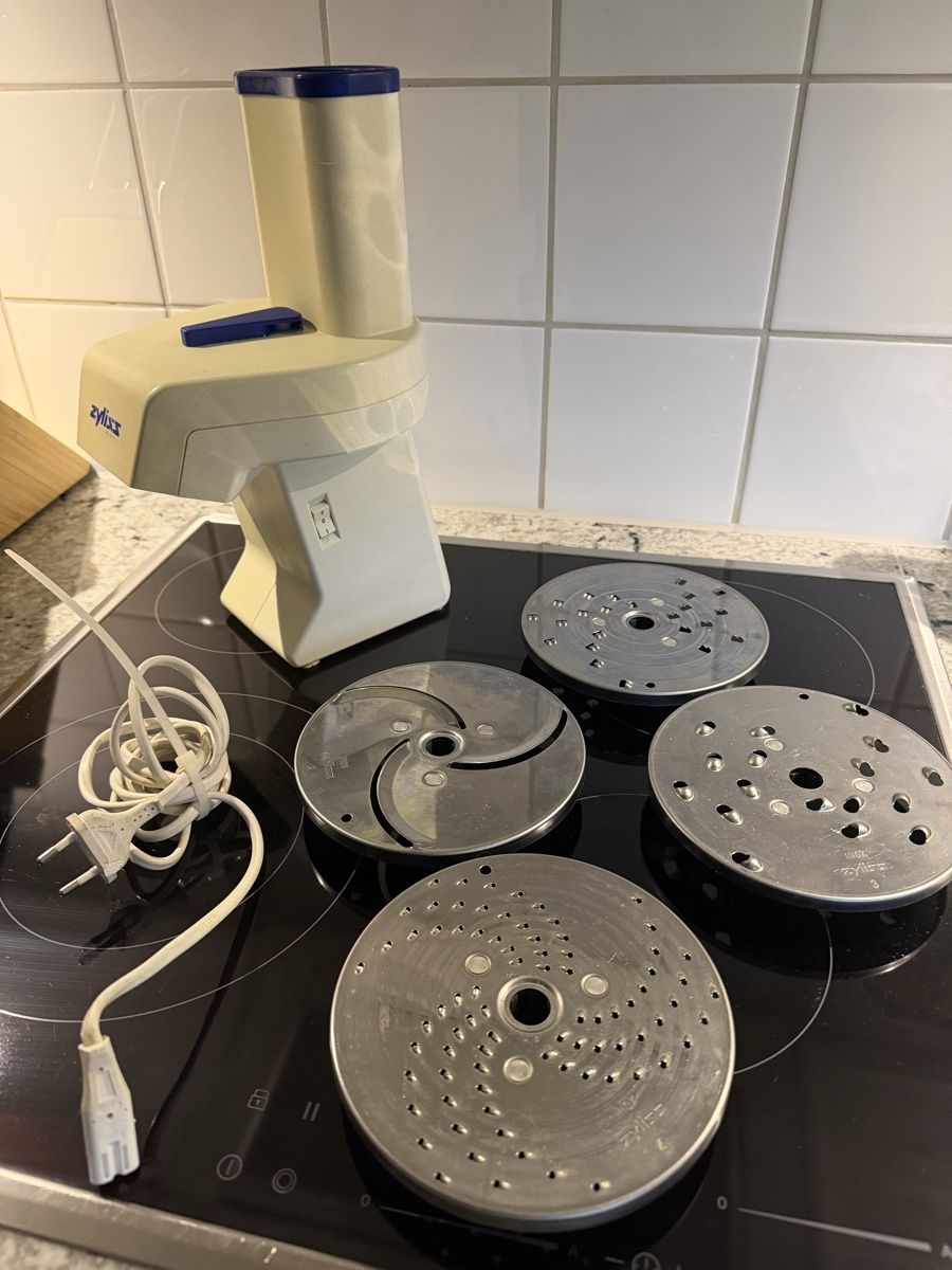 Zyliss Elettrodomestici da cucina: Zyliss Gemüseschneider Multischneider mit 4 Einsätze – Usato da Zürich venduto da sne.swiss