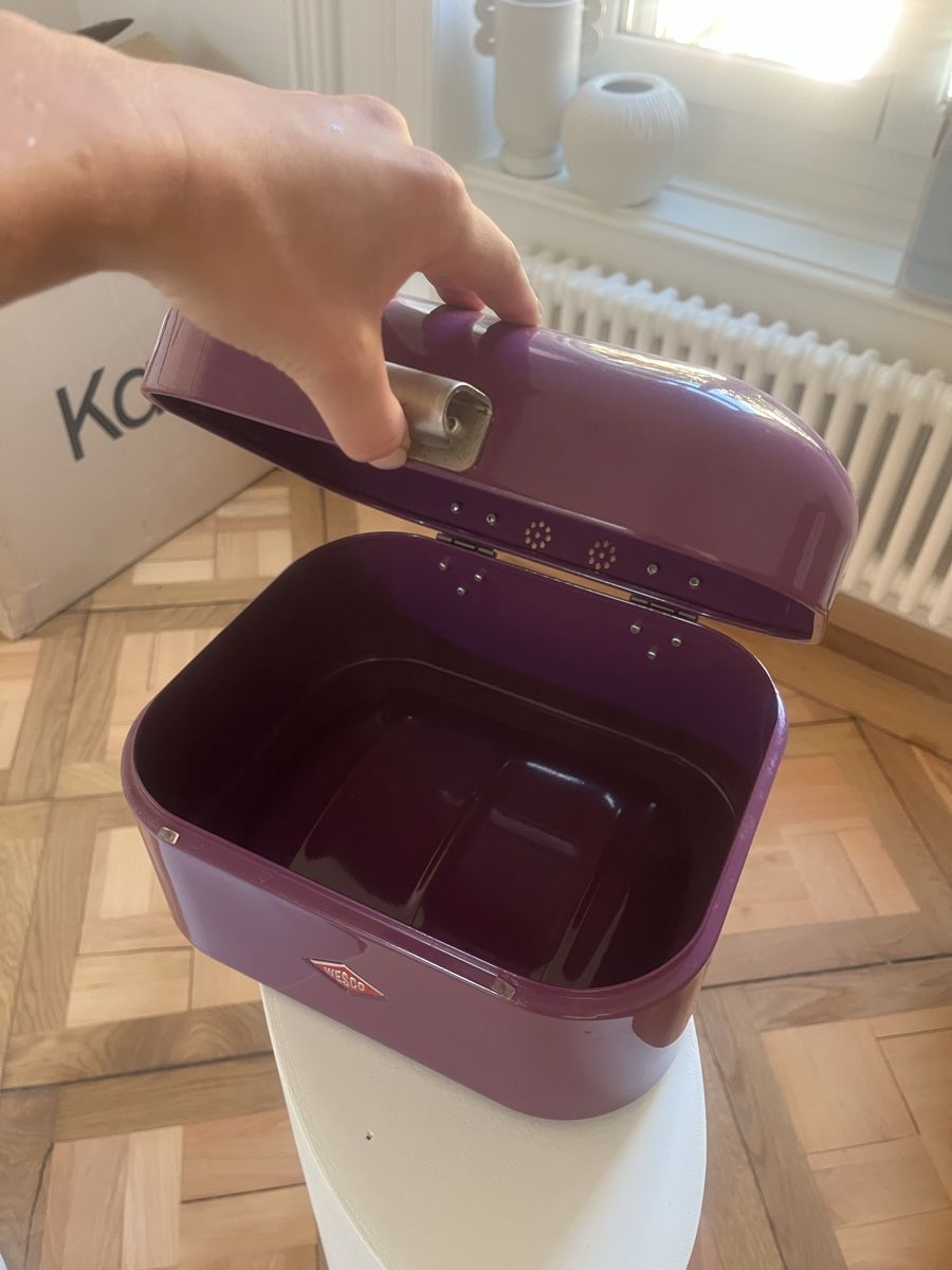 Contenitori & Simili: Wesco Bread Box Purple Metal Good Condition – Usato da Zürich venduto da mar_6dsq 2