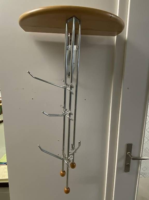 Guardaroba: Wandgarderobe, mit Hutablage, Metall/Holz – Usato da Kaisten venduto da AMSImara 1