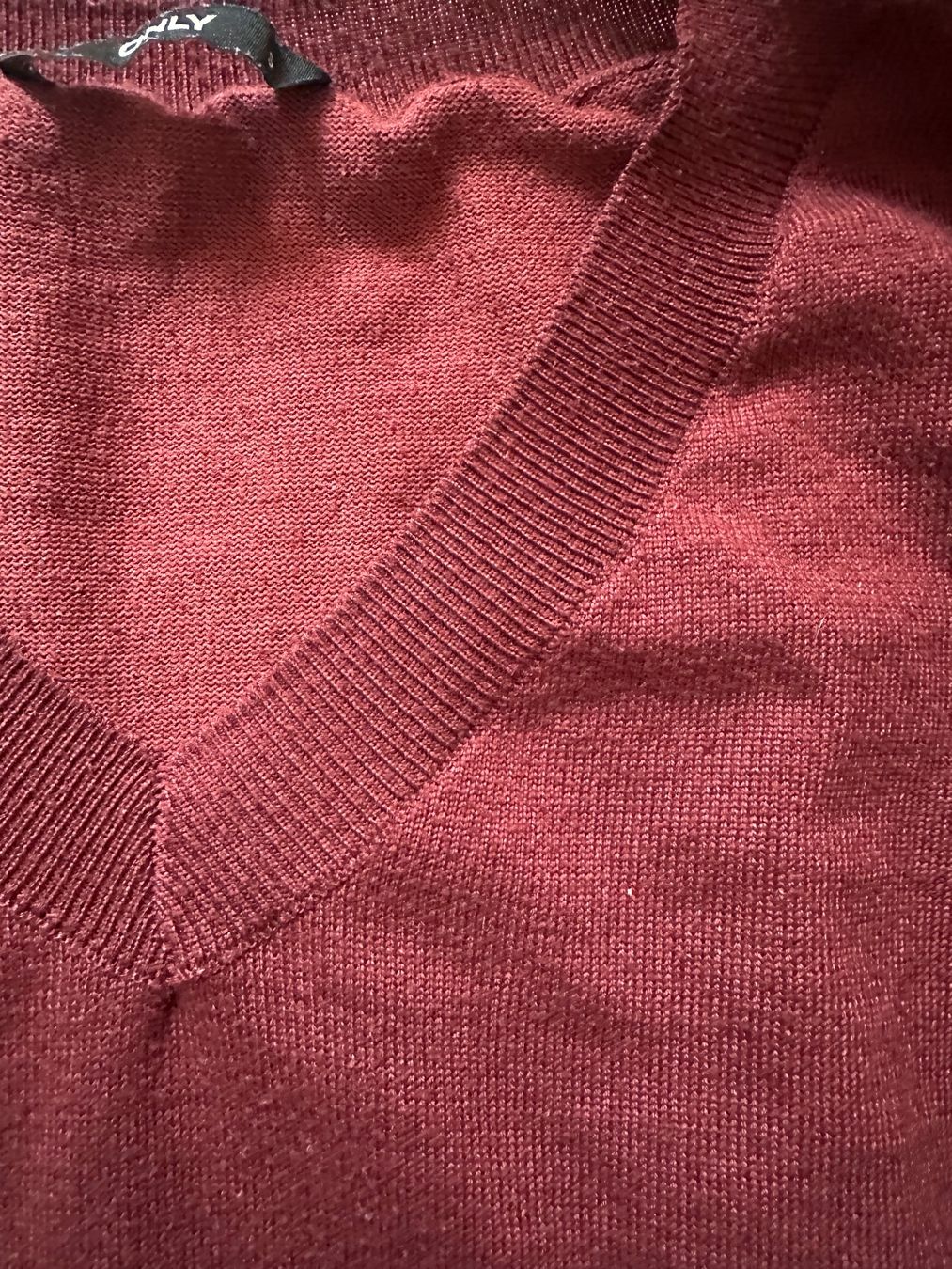Only Pullover & Sweatshirts: ONLY Damen Strickpullover Gr. S Bordeaux – V-Ausschnitt – Gebraucht aus Bürglen TG von RebiDeals 2
