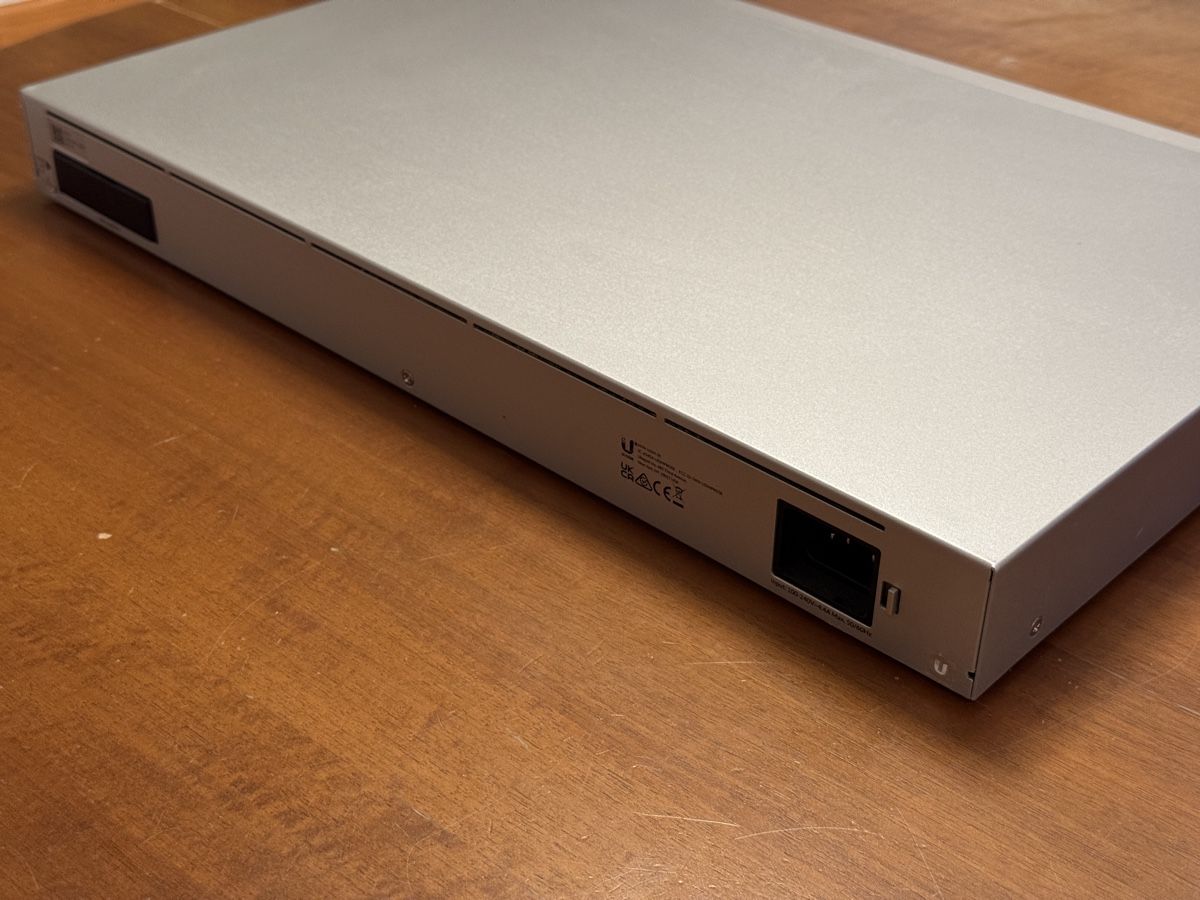 Ubiquiti Modem & Router: Dream machine se special edition UniFi  – Usato da Volketswil venduto da Vicobe 1