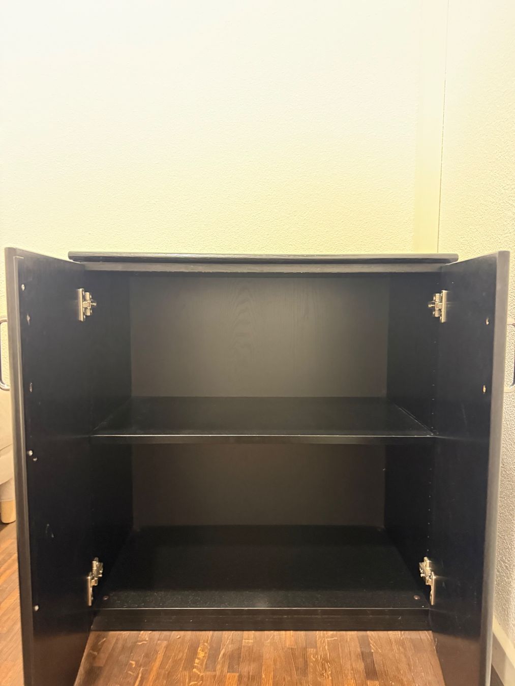 Armoires: Schrank - gratis – D'occasion à Zürich par off_7ktg 1