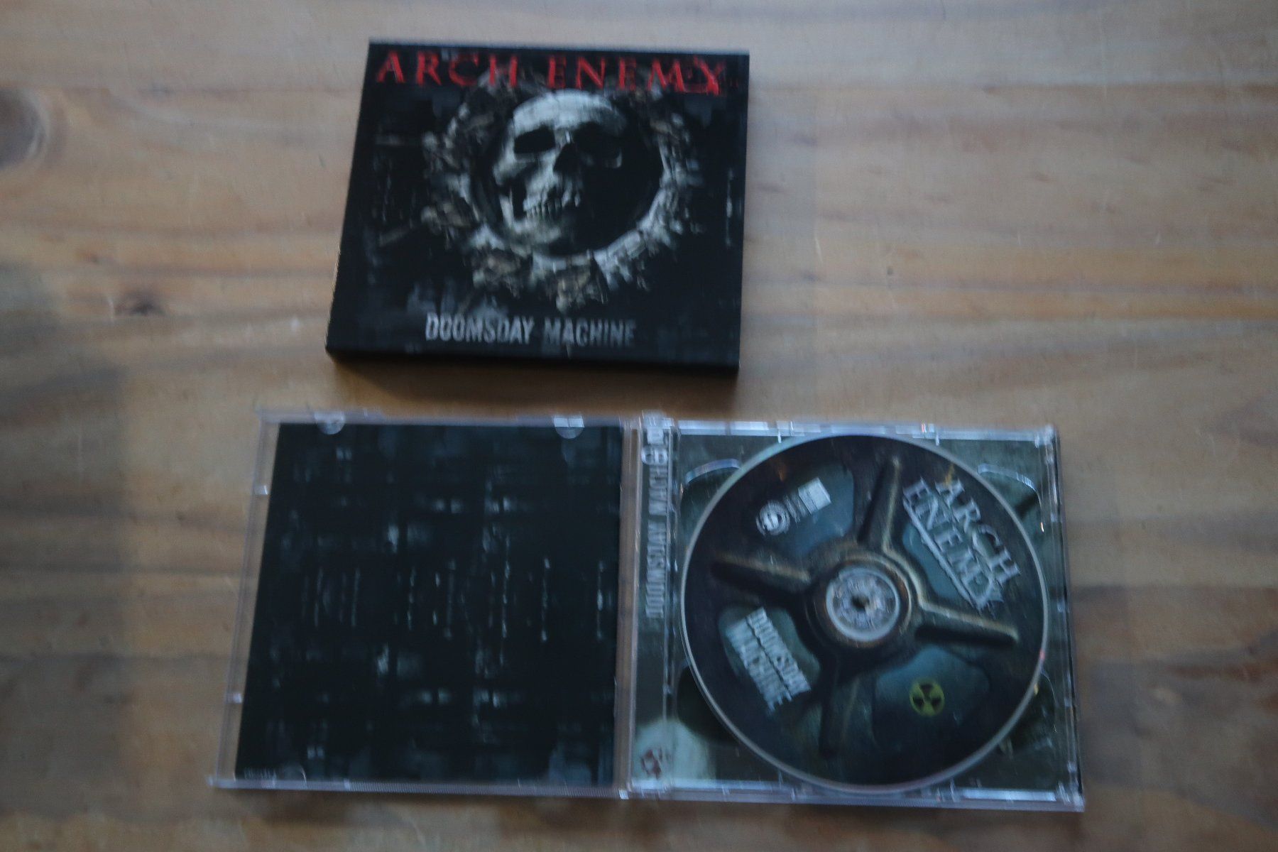 CDs: ARCH ENEMY - DOOMSDAY MACHINE - CD + DVD – Gebraucht aus Basel von Patiscat 6