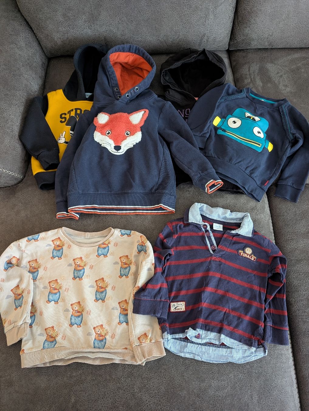 Kleiderpakete & -sets: Kleiderpaket Grösse 80/86 Pullover Hosen  – Gebraucht aus Basel von an_v7yj 3