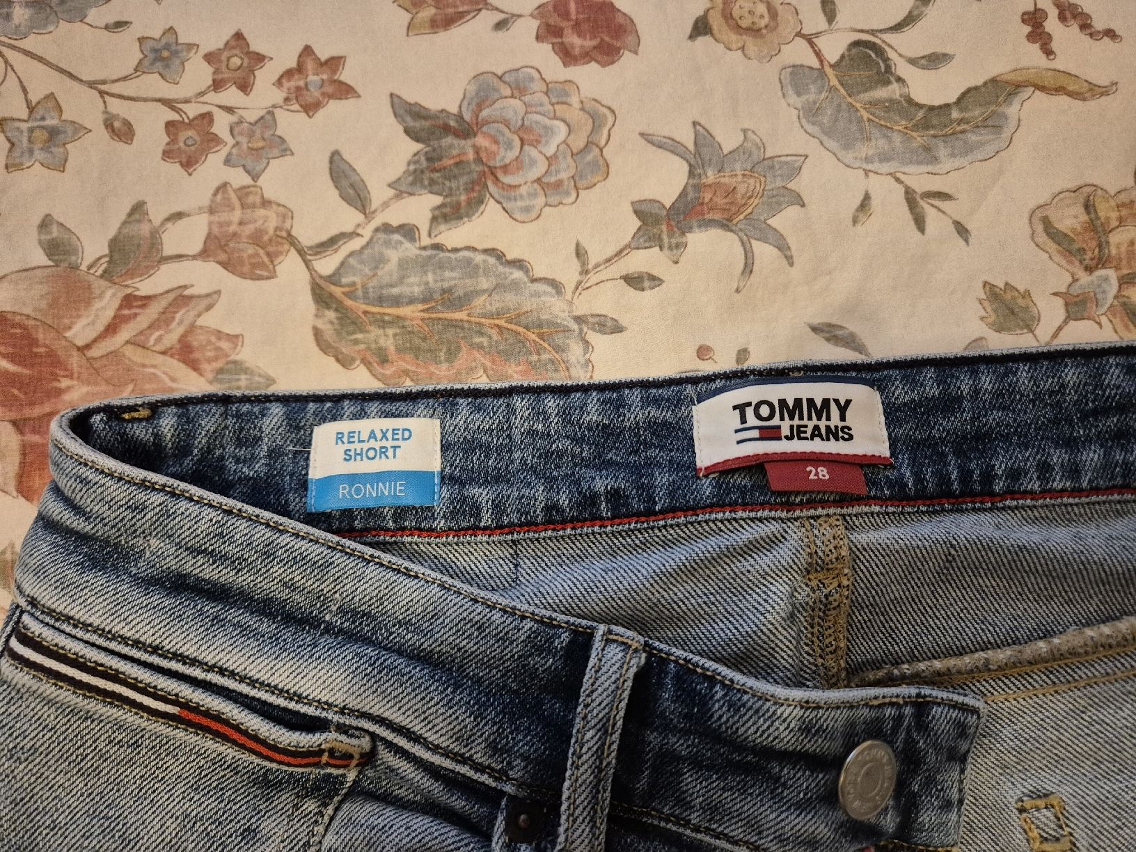 Tommy Hilfiger Jeans: Tommy Jeans Gr. 28 – Nuovo (secondo la descrizione) da Fraubrunnen venduto da randeem 1