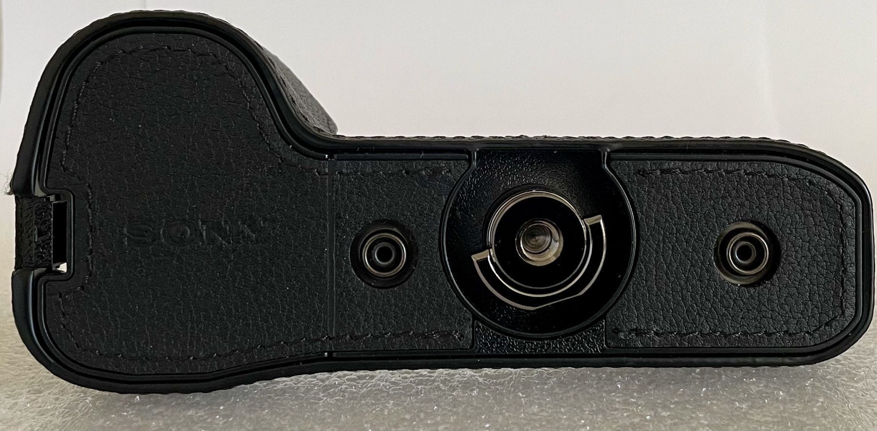Sony Cover & Protezioni schermo: Etui Sony a7ii – Nuovo (secondo la descrizione) da Vairano venduto da Nsenator 1