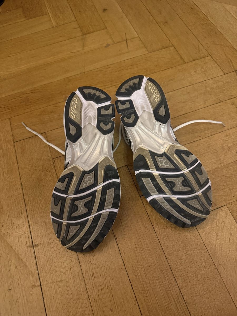 Asics Chaussures hommes: ASICS GEL KAYANO 14 44.5 – D'occasion à Zürich par zoh_26cj 1