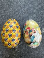 Zwei vintage Metall Ostereier Deko Ostern Blechdose