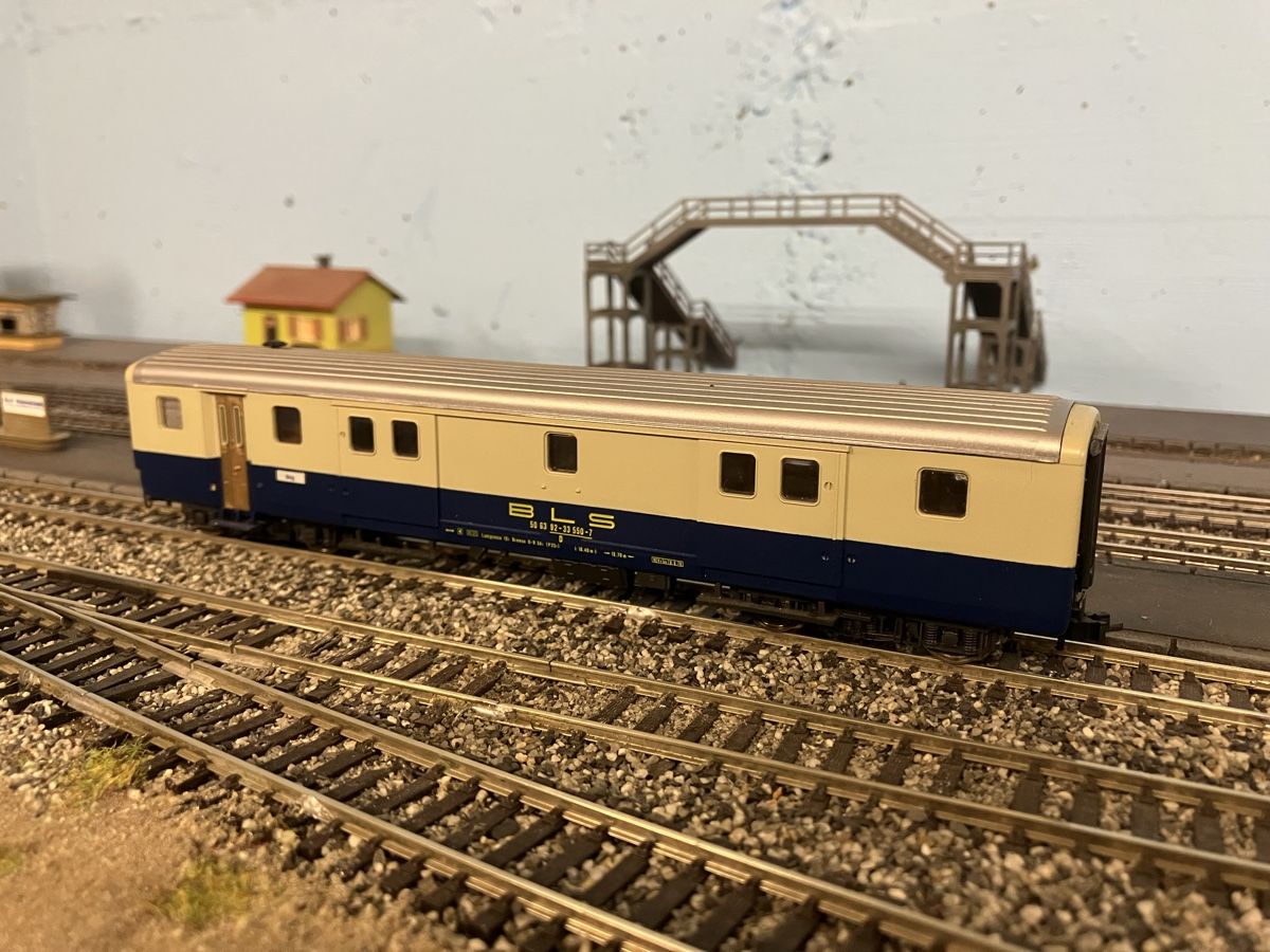 Roco Modellini di ferrovie: Roco, fourgon BLS, HO – Usato da Rochefort venduto da ise_c7lc