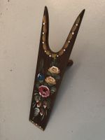 Stiefelknecht aus Holz mit Blumenmalerei guter Zustand