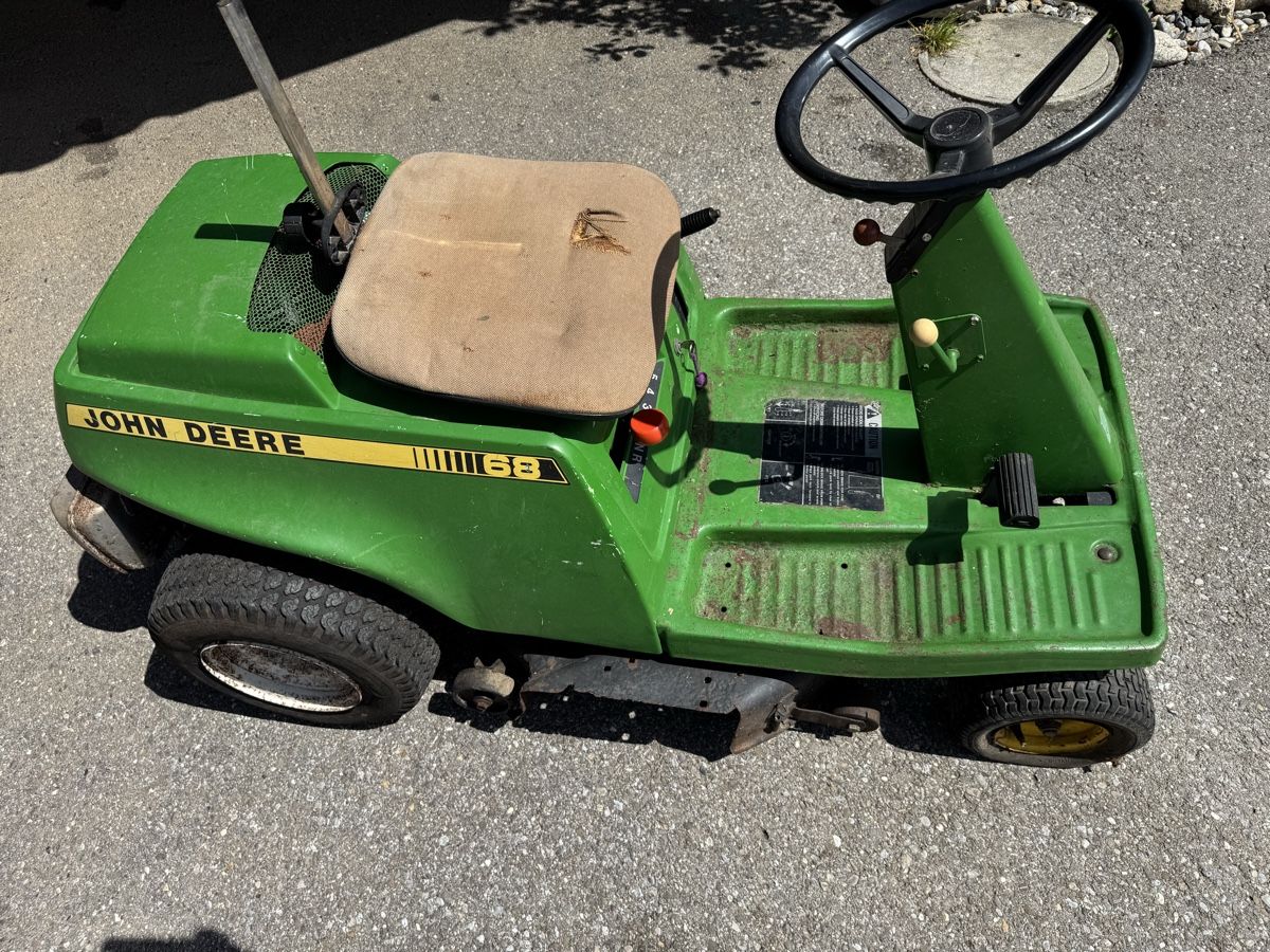 John Deere Tagliaerba: Tracteur tondeuse John Deere 68 – Difettoso da St-Légier-Chiésaz venduto da spe_ndg5 1