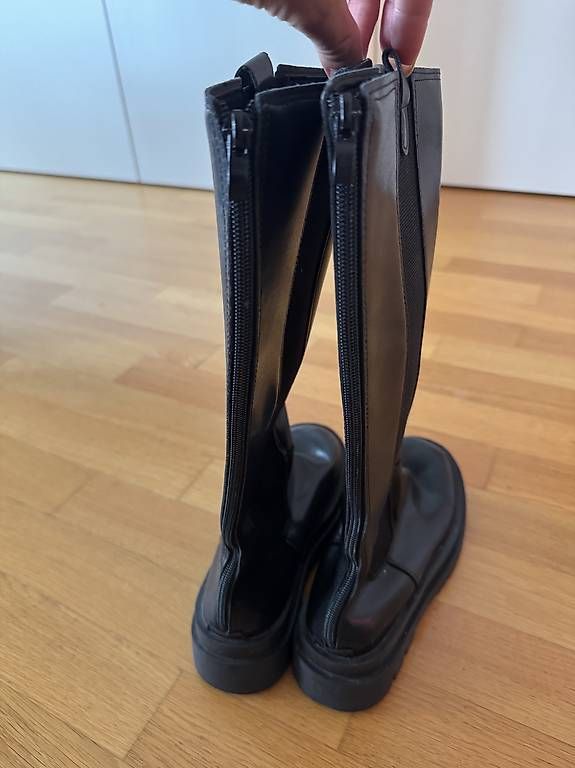 Scarpe da donna: Stiefel, Gr. 38 schwarz – Usato da Uster venduto da cynale 1