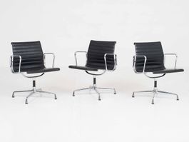 Vitra EA 108 Bürostuhl von Eames in schwarzem Leder