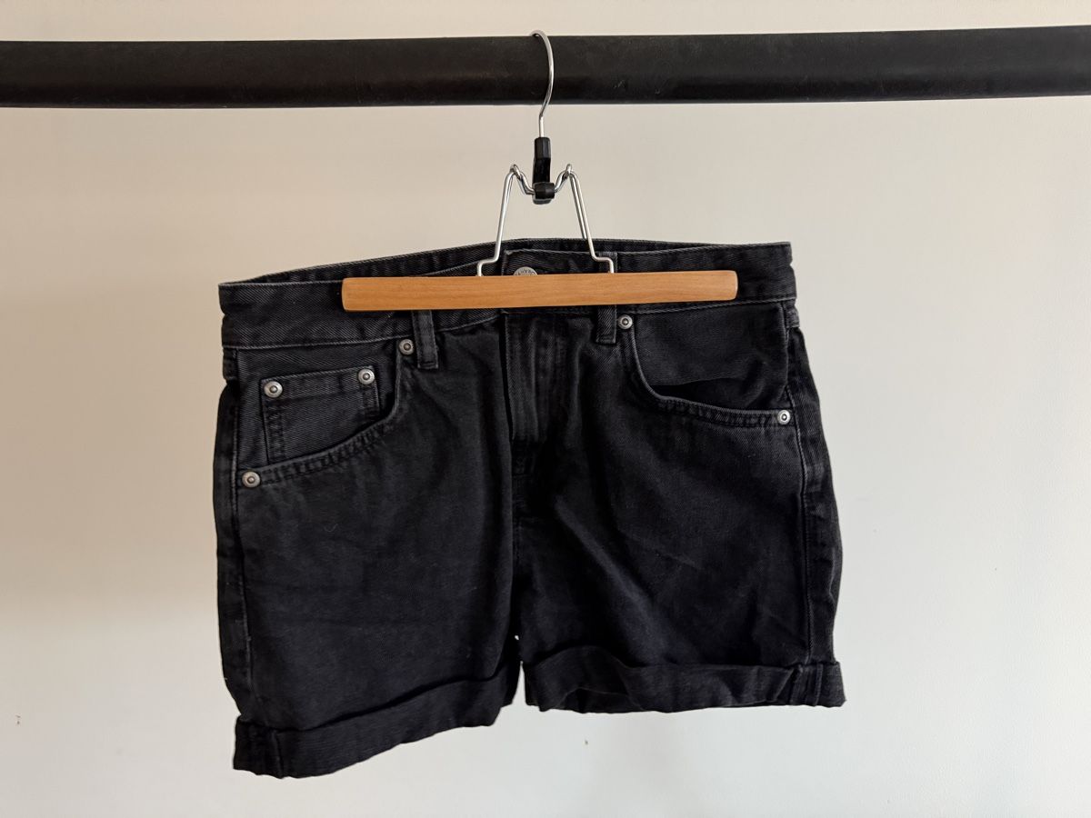 Nudie Jeans: Nudie Jeans Shorts, GR 26 – Usato da Unterägeri venduto da Lerchemeerenge