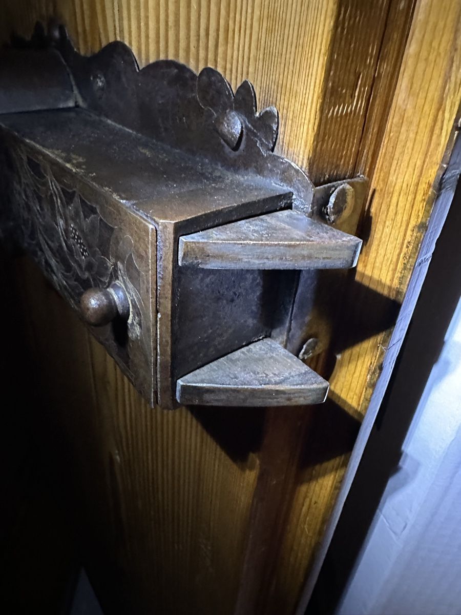 Schränke: Antik Schrank  – Gebraucht aus Uitikon Waldegg von Almostheaven 6