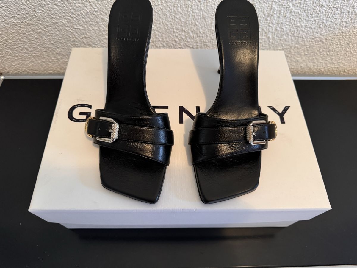 Givenchy Scarpe da donna: Wunderschöne Sandalen von Givenchy, Grösse 36 – Usato da Wilderswil venduto da Renaissance1 1