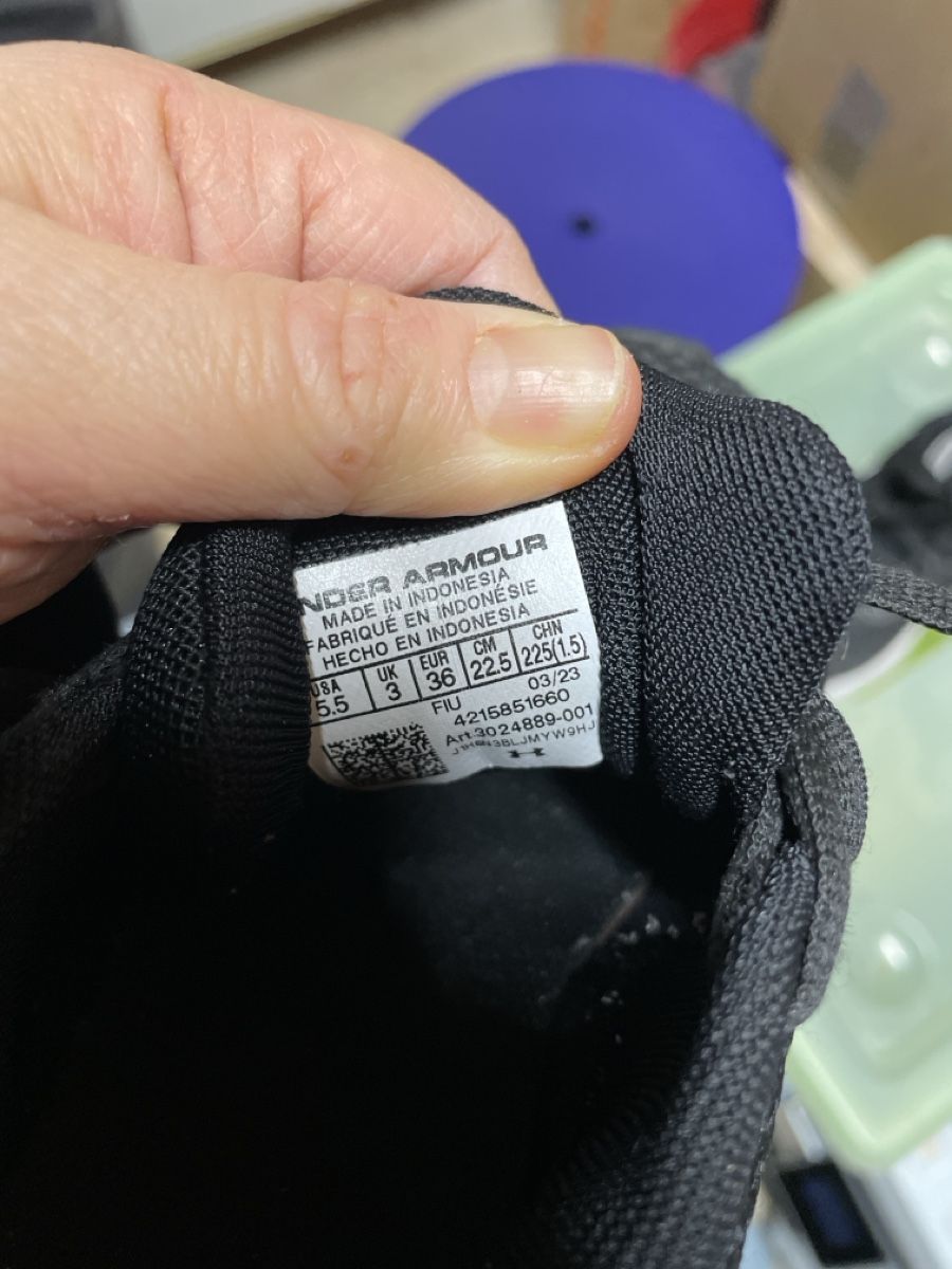 Under Armour Chaussures garçon: under armour Tutnschuhe Gr.36 – D'occasion à Schliern b.Köniz par Nikk0tin 2