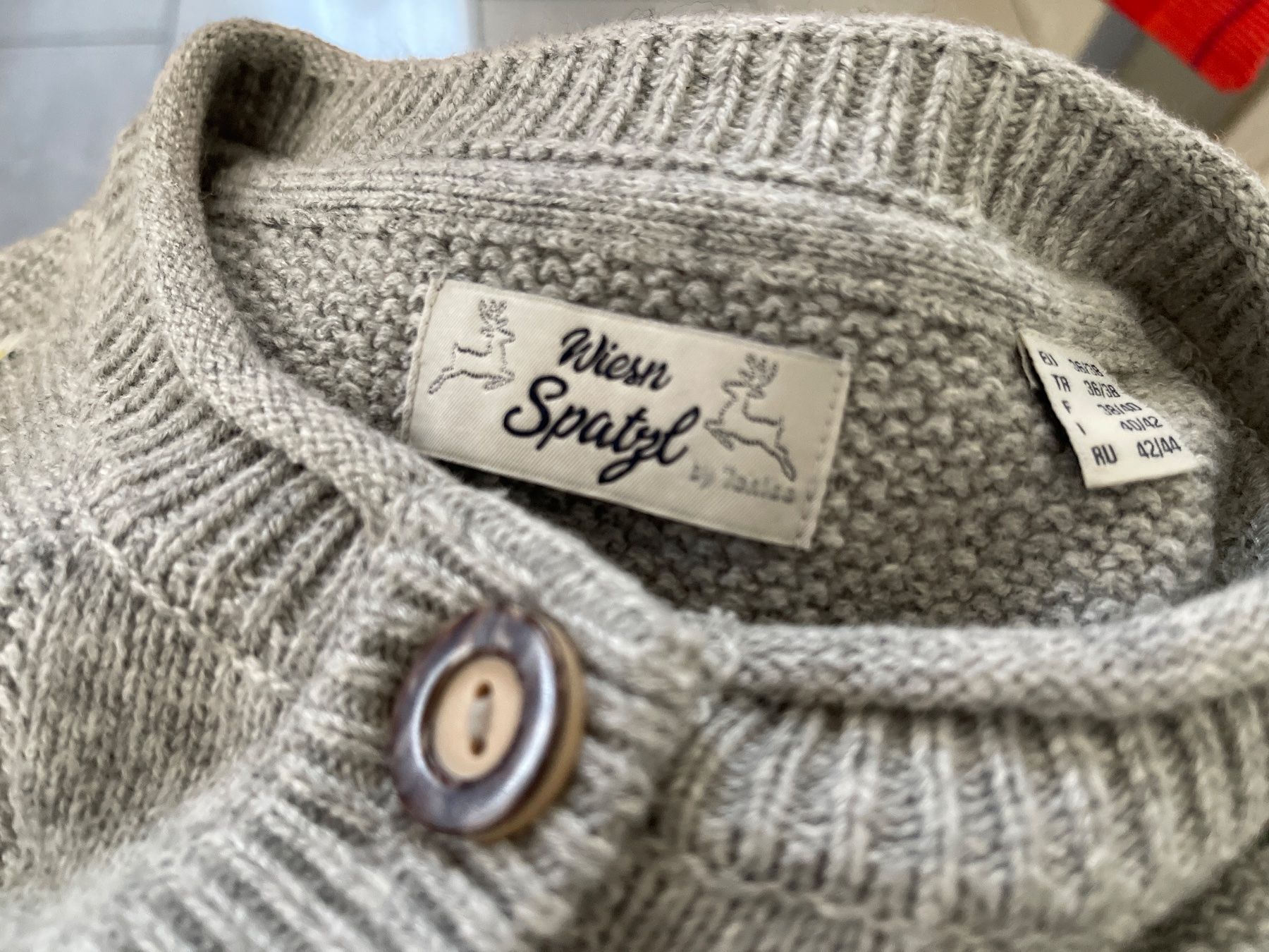 Giacche: Strickjacke, Gr. 36/38, Grau mit Blumen – Usato da Gutenswil venduto da yneB1943 4