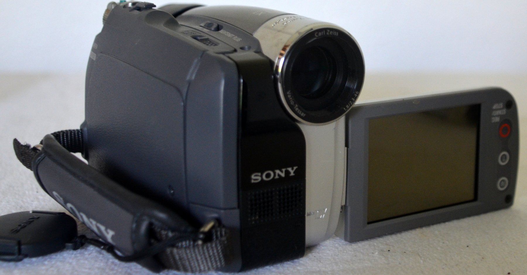 Sony Videocamere: Camcorder MiniDV Sony DCR-HC24E caméscope Touch  Screen – Usato da Collonges venduto da arashee 3