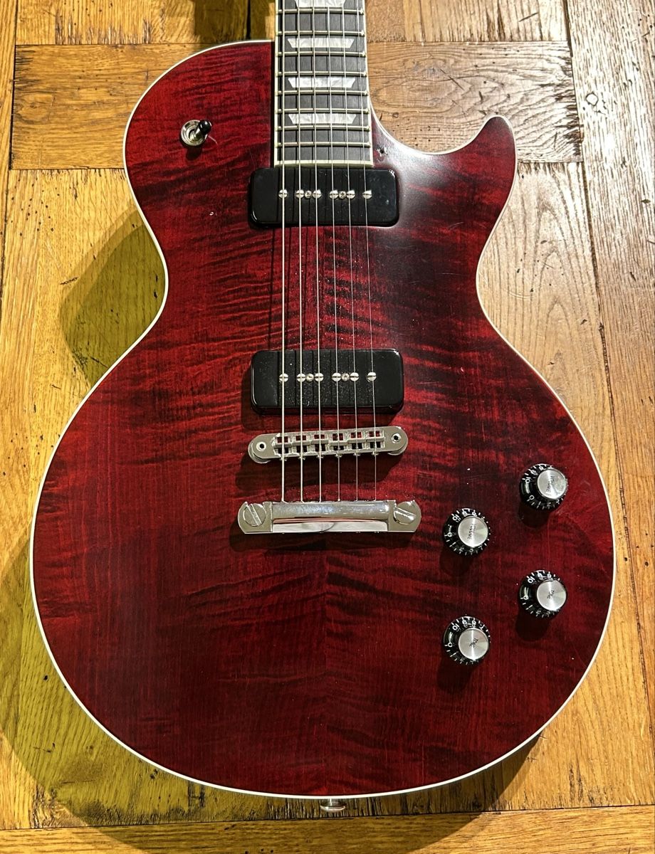 Gibson Strumenti musicali: Gibson Les Paul Classic Player Plus Satin Wine Red P90 – Usato da Bergdietikon venduto da SoundFactory 7