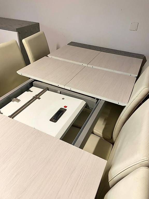 Set di tavolo e panche: Table et buffet en granit avec 8 chaises offertes – Usato da Vufflens-la-Ville venduto da mar_xv8k 1