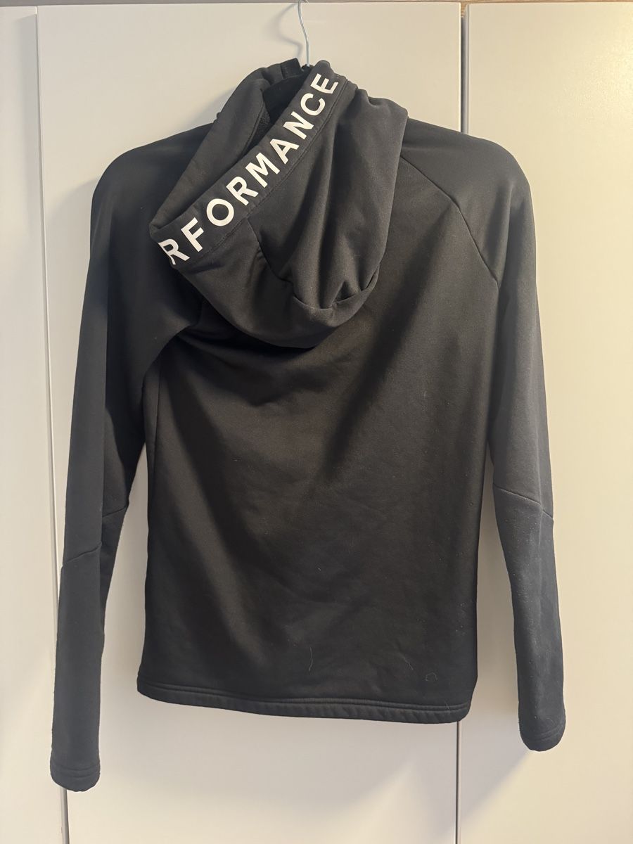 Peak Performance Pullover & Sweatshirts: Peak Performance Rider Zip Hoodie – Gebraucht aus Ilanz von kristinalandis 1