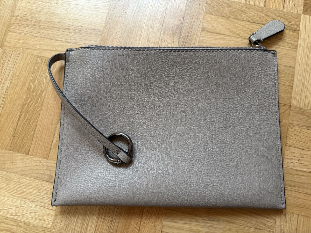 Guess Borse da donna: Guess Clutch in Taupe - Neu – Nuovo (secondo la descrizione) da Watt venduto da Steffi84 1