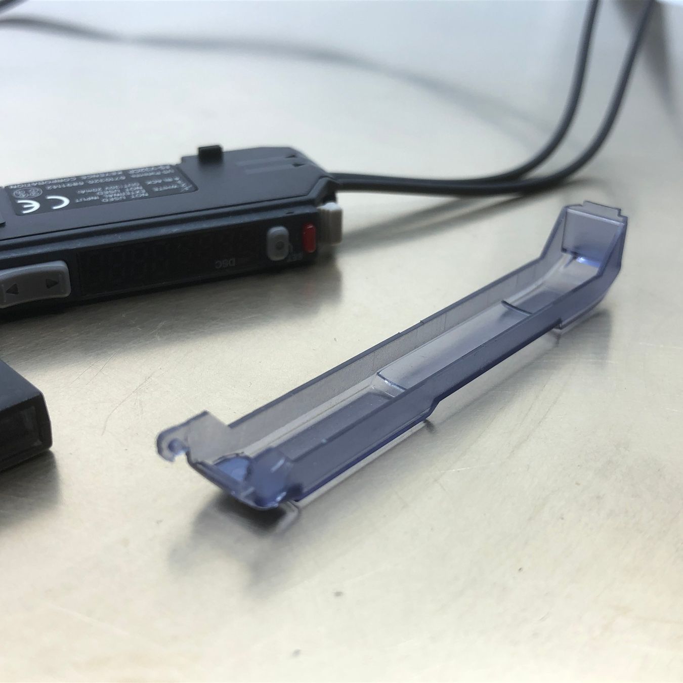 Componenti elettronici: Lichtleiter KEYENCE FS-V32CP & Keyence FU-11 – Usato da Laufenburg venduto da Sirluger 7