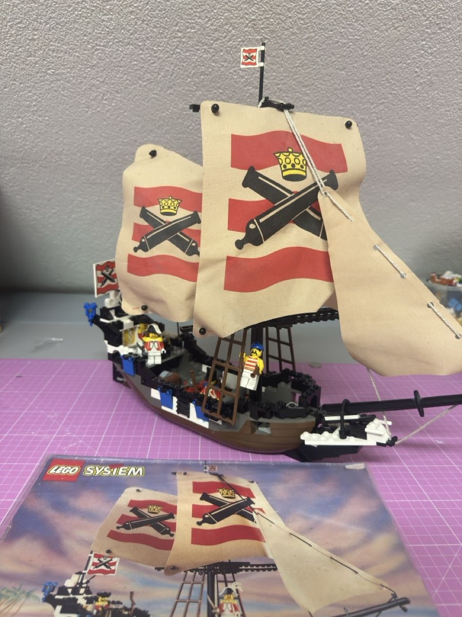 Lego Spielzeuge: Lego Schiff der Rotröcken  – Gebraucht aus Biel/Bienne von rac_7wsg