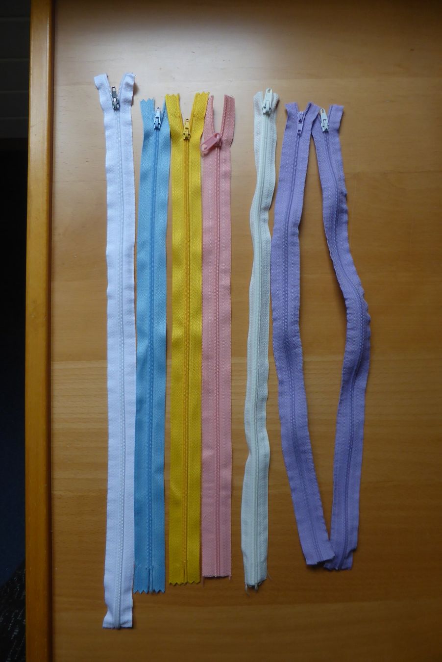 Tessuti: 7 Reissverschlüsse farbig zu einem Preis – Usato da Brunnadern venduto da pinkfaden