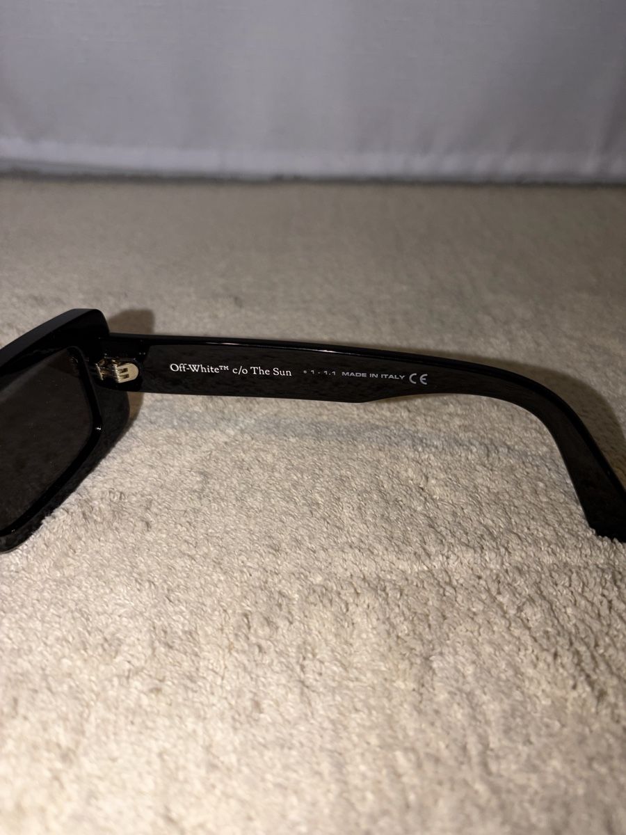 Off-White Occhiali & Lenti: Off-White Arthur Sonnenbrille Schwarz – Usato da Visperterminen venduto da lgresell 4