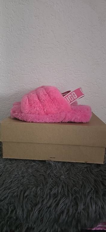 Scarpe da donna: UGG Fluff Yeah Slide rosa  super fluffy – Usato da Chiasso venduto da AlissON