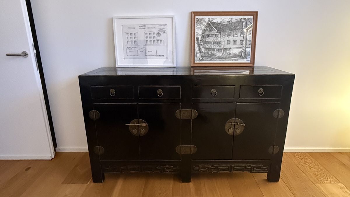 Cassettiere: Sehr schönes massives Sideboard – Usato da Schwellbrunn venduto da Swisscosmopolit
