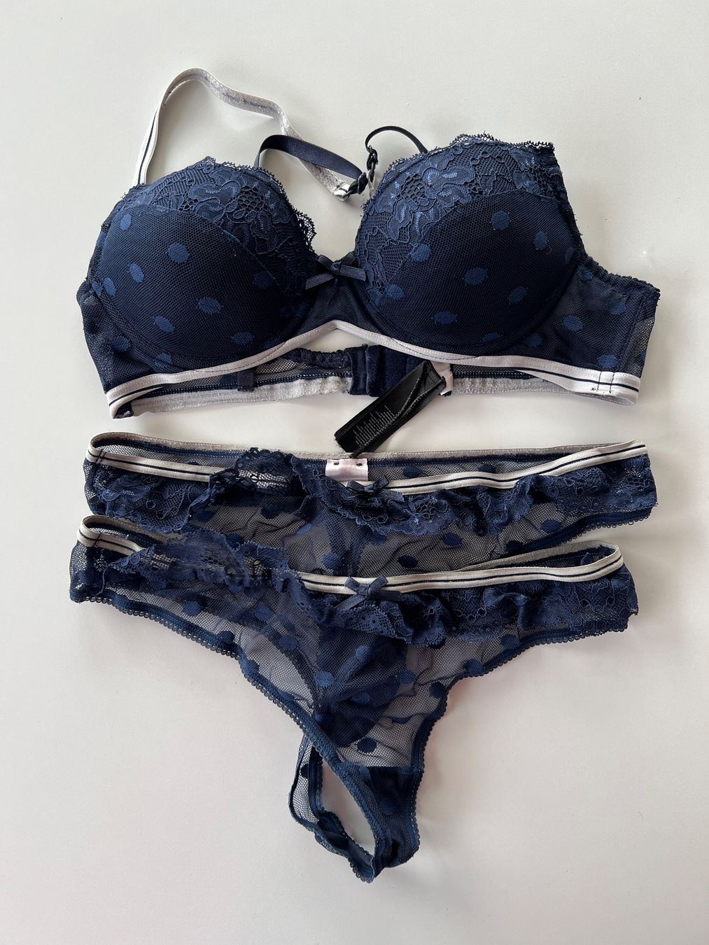 Altra biancheria intima: Esmara Spitzen BH 75B und 2x String Unterhosen – Usato da Büetigen venduto da Jabo 3